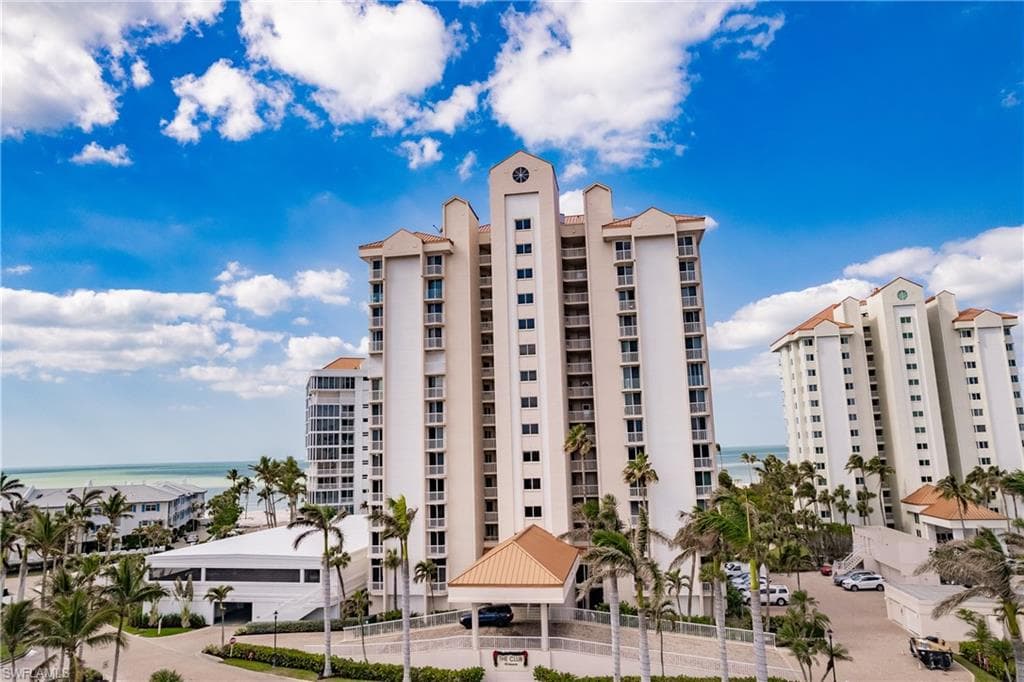 40 Seagate Dr #202a, Naples