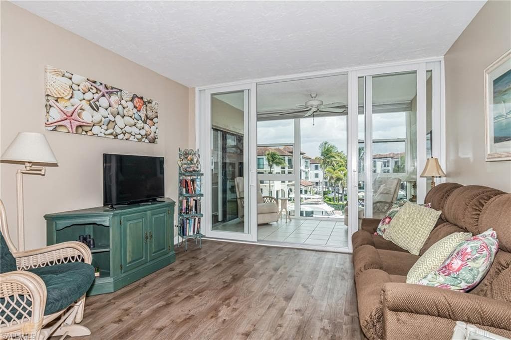 805 River Point Dr #202c, Naples