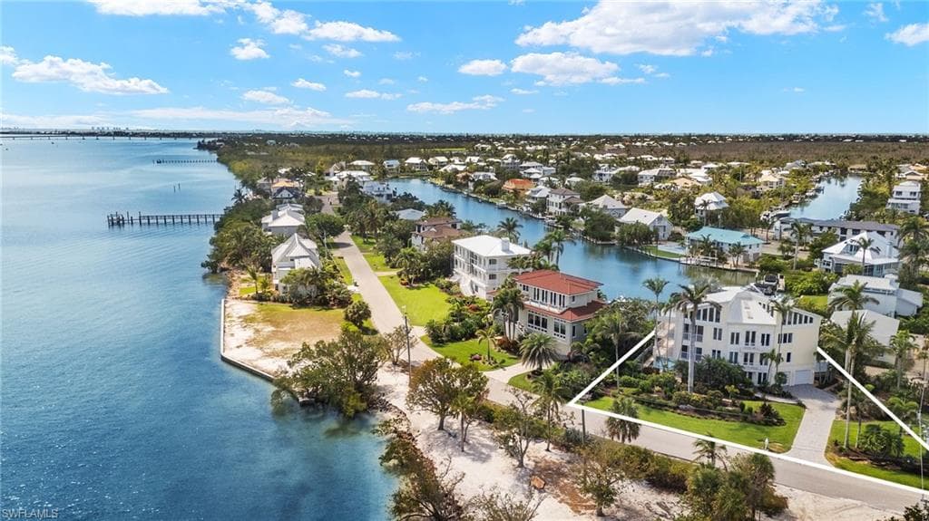 1581 San Carlos Bay Dr, Sanibel