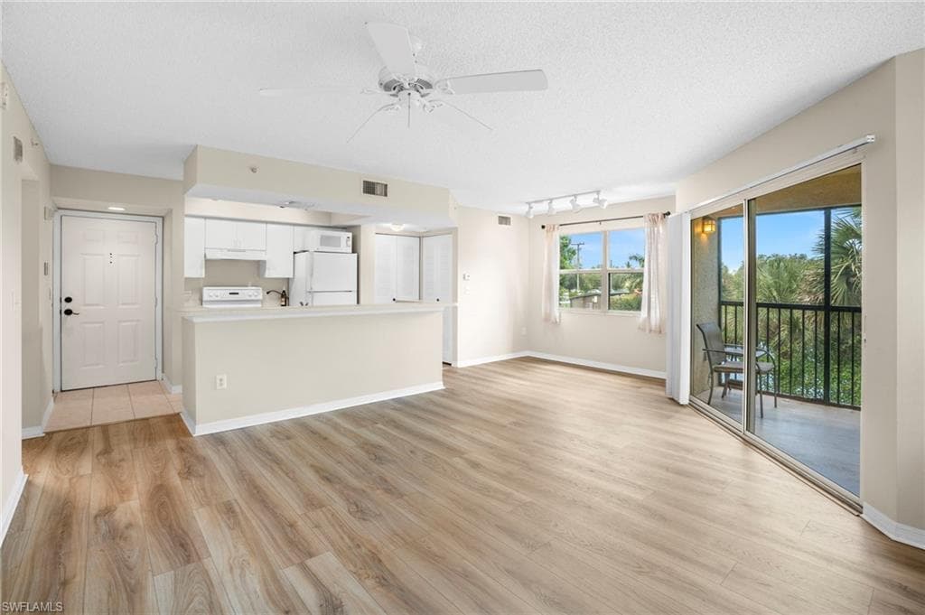 8851 Colonnades Ct #128, Bonita Springs, photo 3