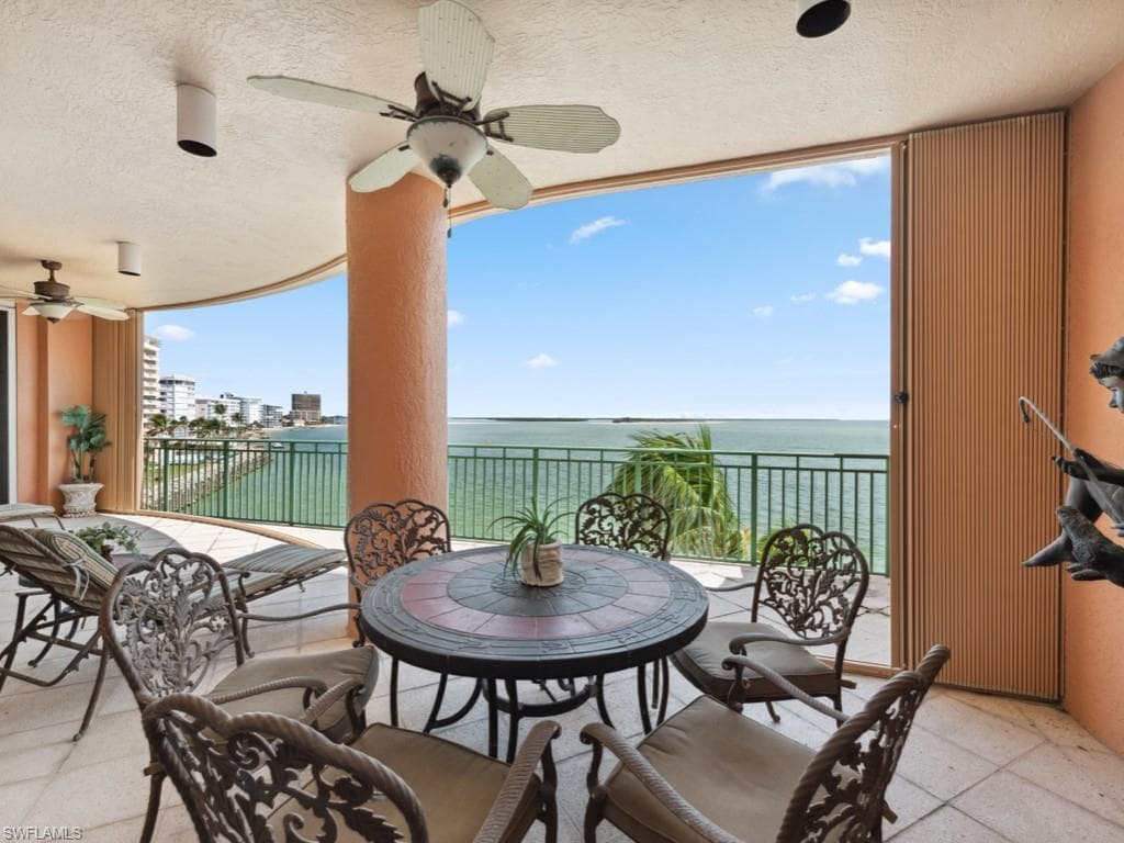 970 Cape Marco Dr #402, Marco Island