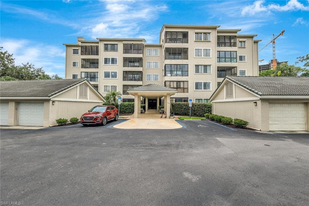 900 Arbor Lake Dr #207, Naples, photo 2