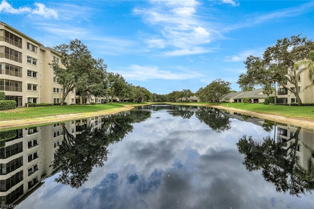 900 Arbor Lake Dr #207, Naples