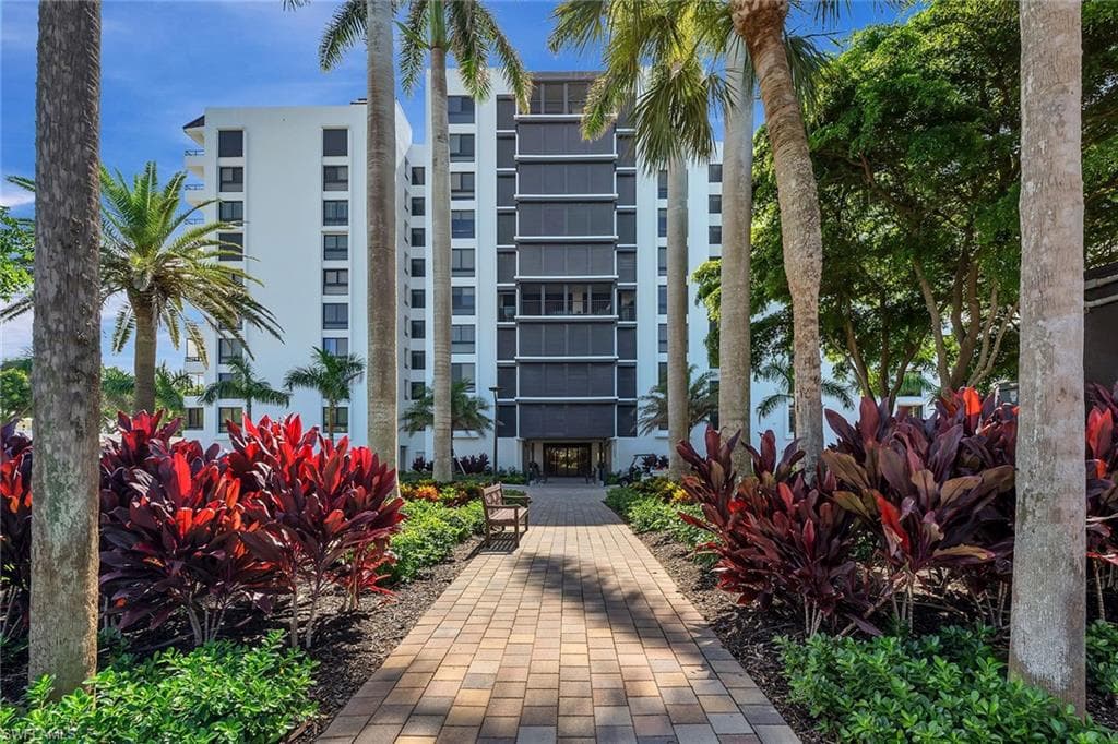 2400 Gulf Shore Blvd #502, Naples, photo 3