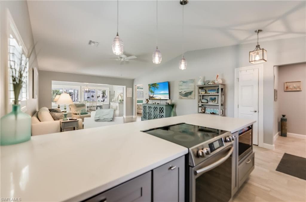 1657 Atlanta Plaza Dr, Sanibel, photo 3