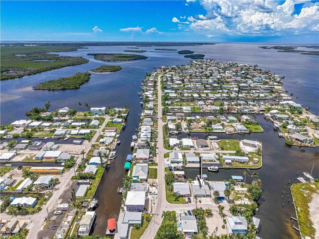 2500 Harbor View Dr, Matlacha, photo 2