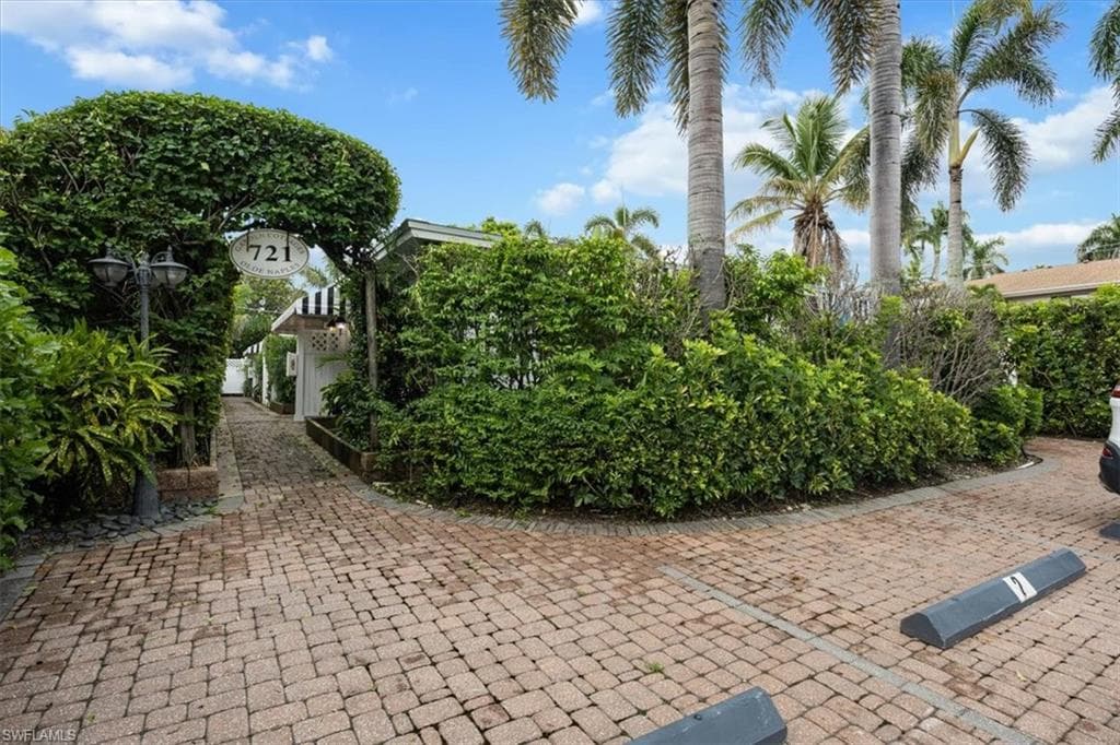 721 9th St #1, Naples