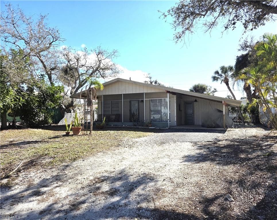 190 Jefferson St, Fort Myers Beach