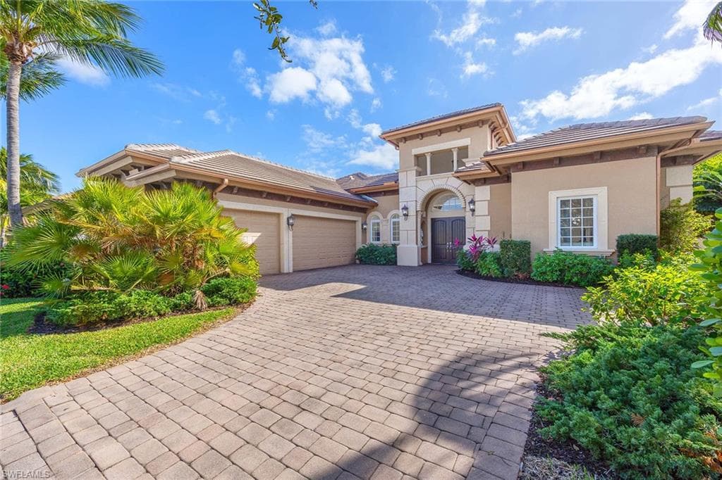 8894 Shenendoah Cir, Naples