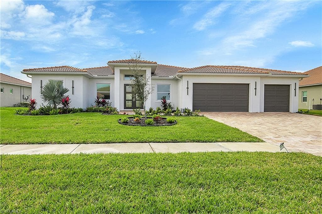 18716 Ensenada Dr, Naples, photo 2