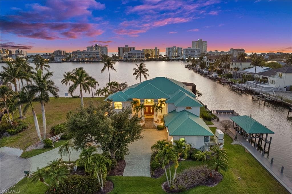 371 Bayside Ave, Naples