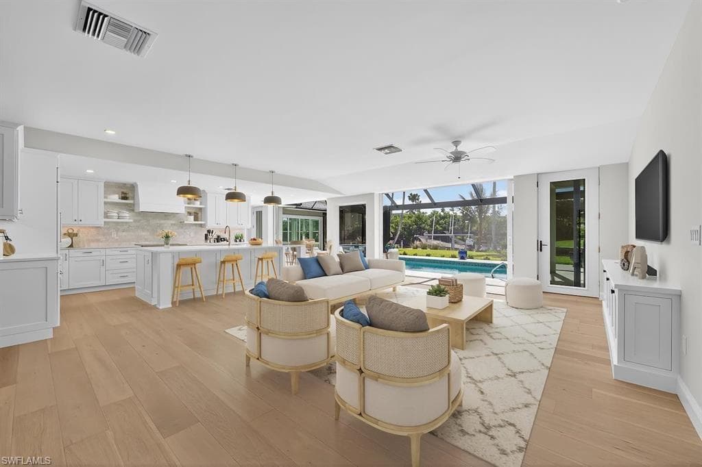 924 Kings Crown Dr, Sanibel
