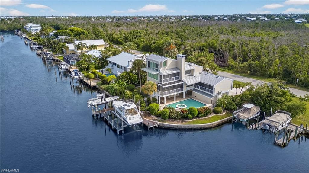 1290 Bay Dr, Sanibel