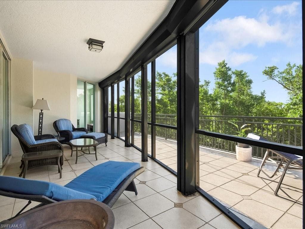 425 Cove Tower Dr #304, Naples, photo 3