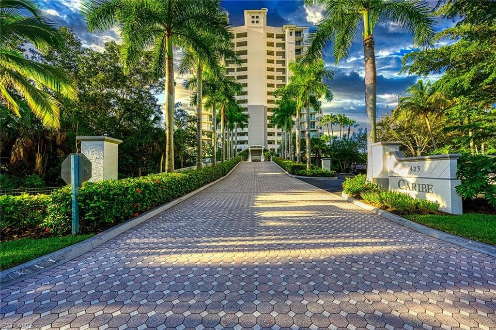 425 Cove Tower Dr #304, Naples