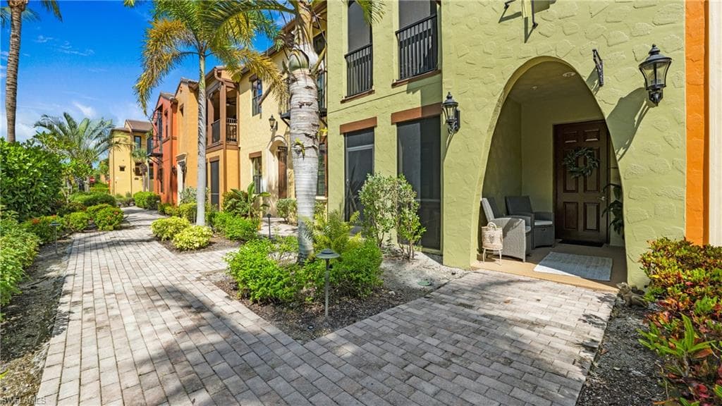 9066 Albion Ln #5104, Naples