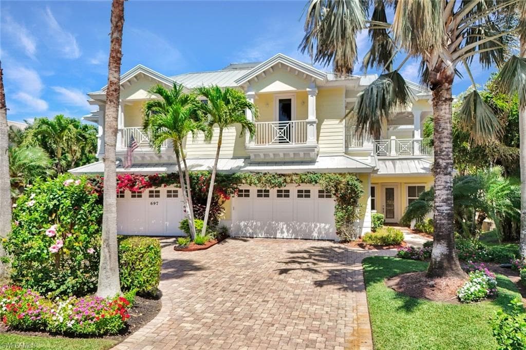 699 Fairway Ter, Naples