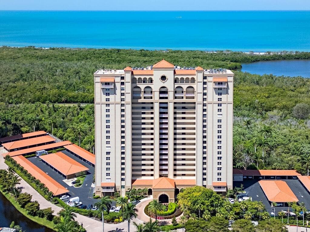 6585 Nicholas Blvd #1102, Naples