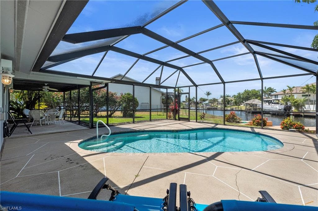 4902 Seville Ct, Cape Coral, photo 2