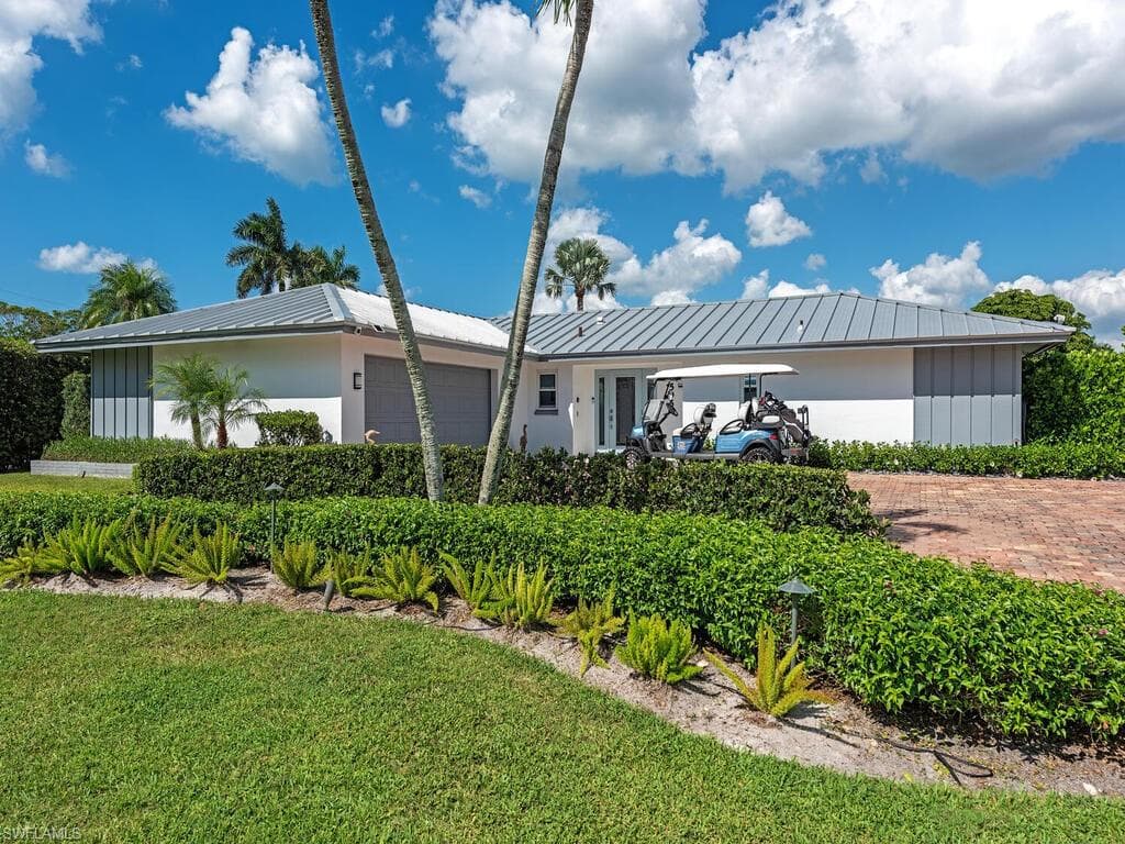 595 Wedge Dr, Naples