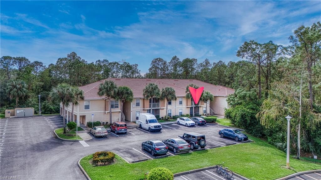 8290 Ibis Club Ln #902, Naples