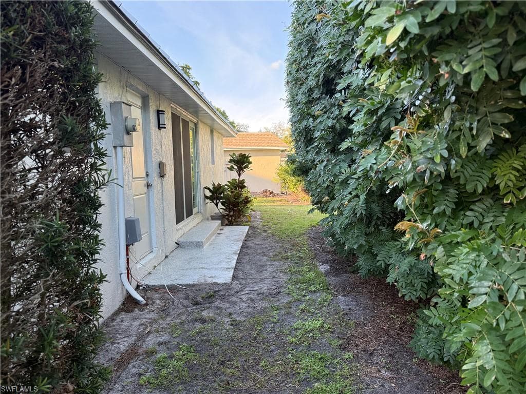 310 Carnaby Ct, Naples, photo 3