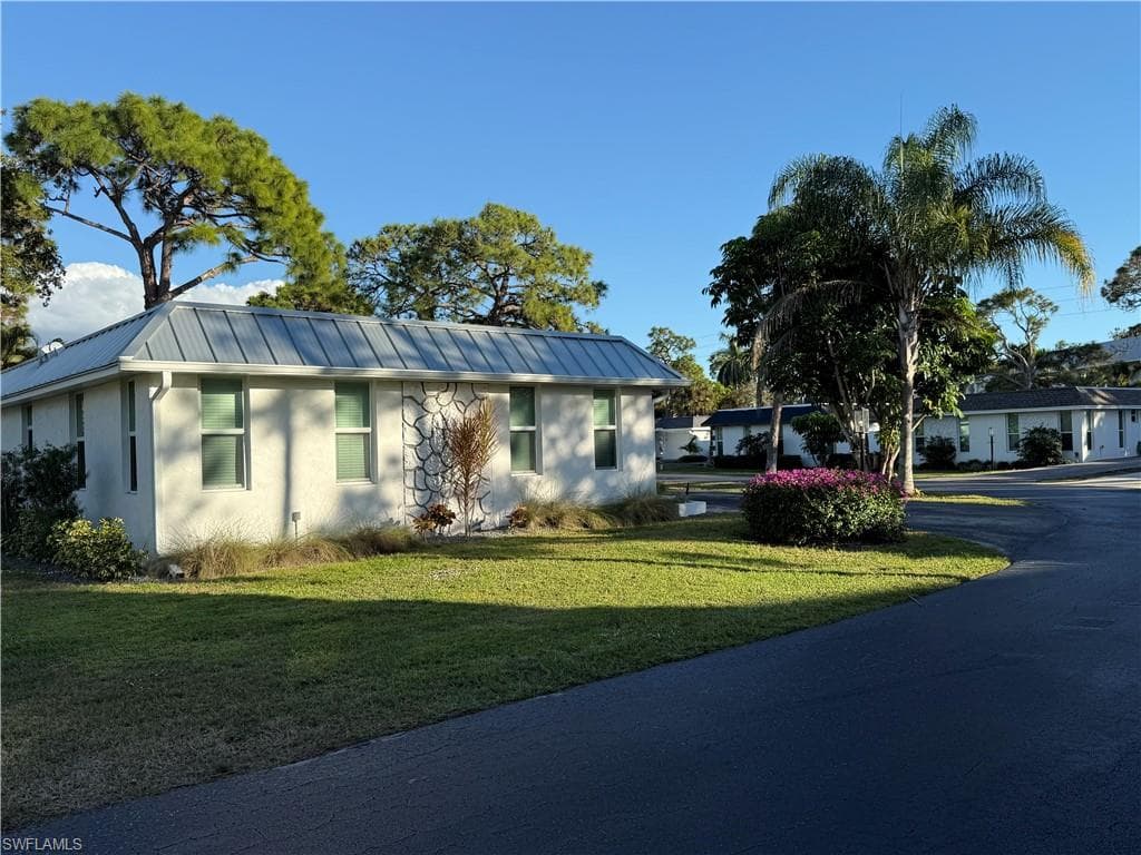 310 Carnaby Ct, Naples