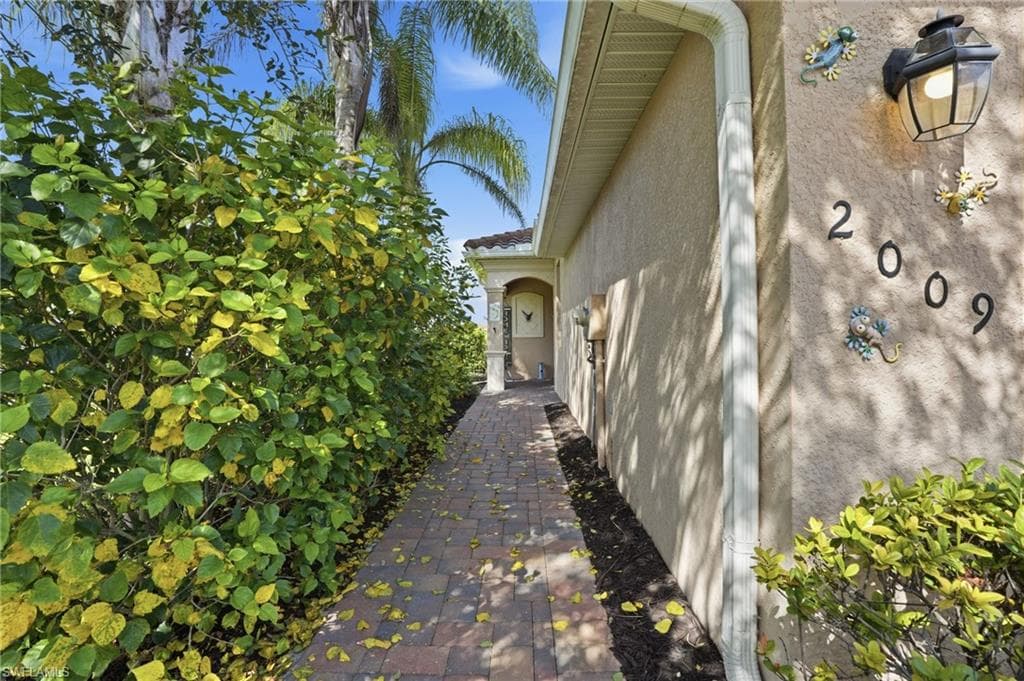 2009 Tamarron Ln, Naples, photo 3