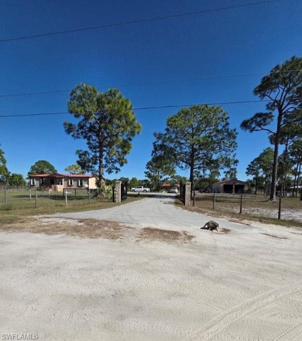 1860 Poinsettia Ave, Lehigh Acres, photo 3