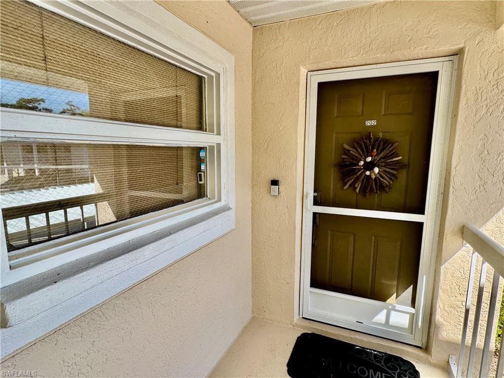 645 Squire Ct #202, Naples