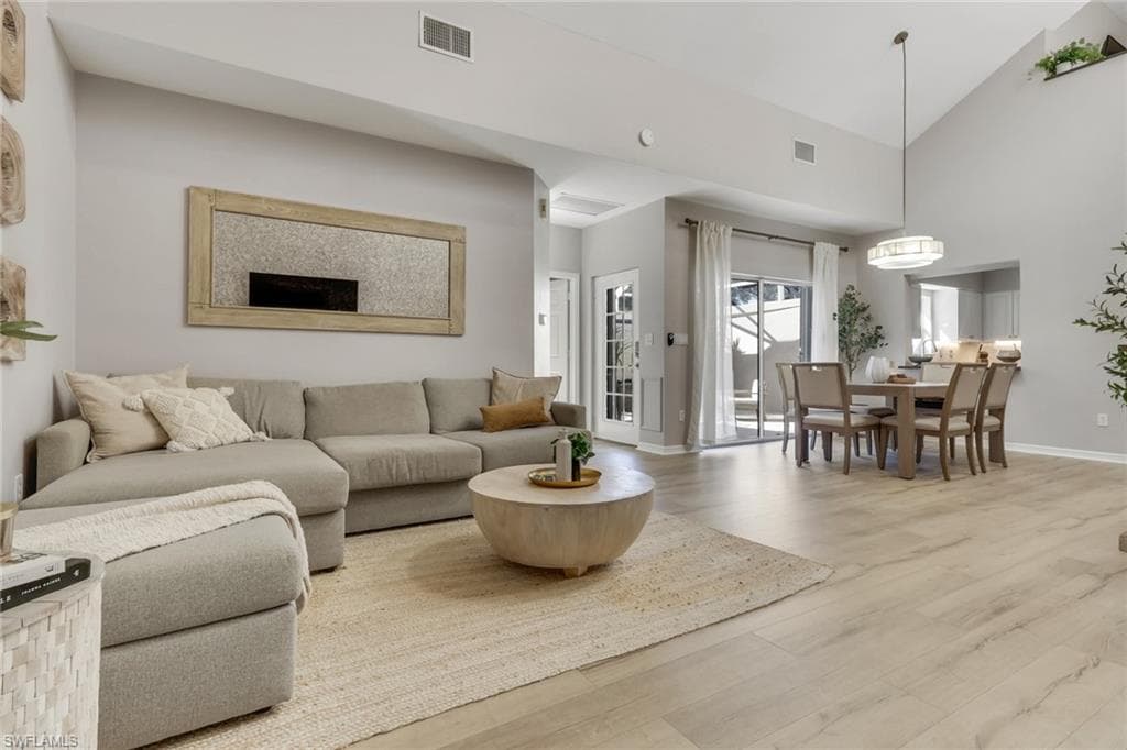 4536 Court Way #19d, Naples