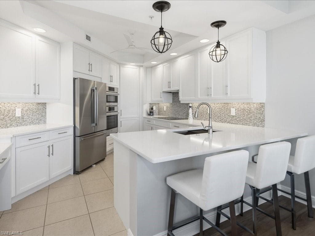 445 Cove Tower Dr #704, Naples, photo 2