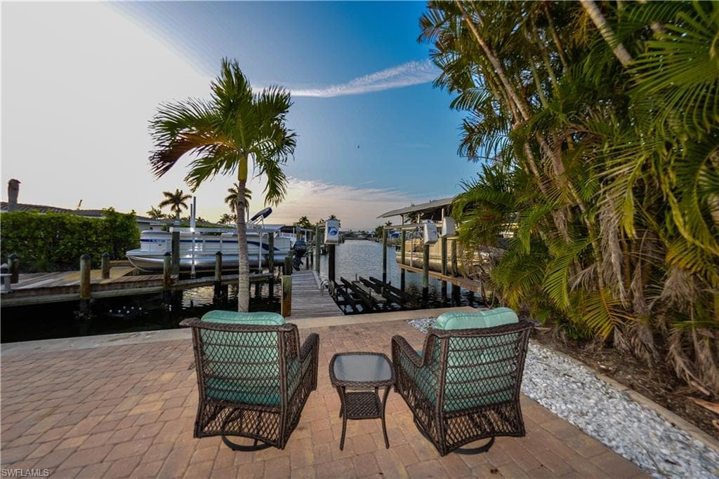 220 Albatross St, Fort Myers Beach, photo 2