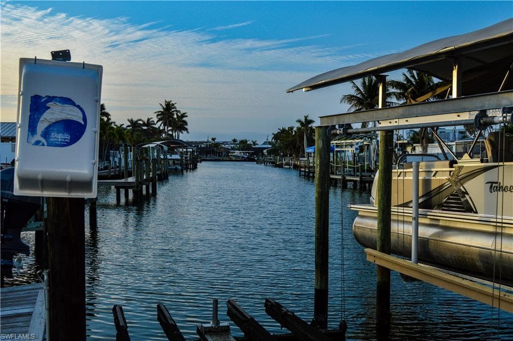 220 Albatross St, Fort Myers Beach, photo 3