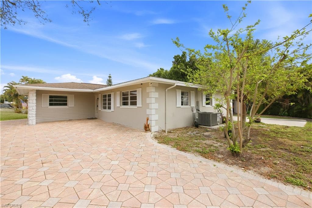 1736 Bonnie Ct, Fort Myers, photo 2
