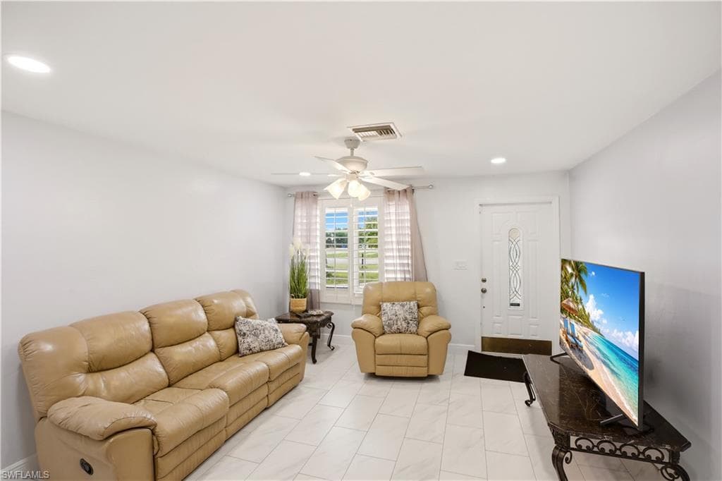 1736 Bonnie Ct, Fort Myers, photo 3