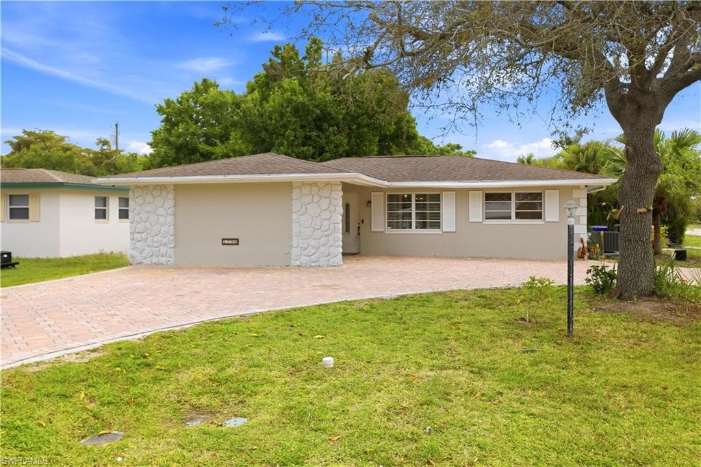1736 Bonnie Ct, Fort Myers