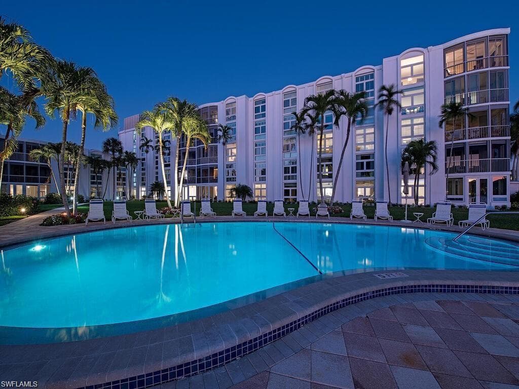 400 Park Shore Dr #102, Naples