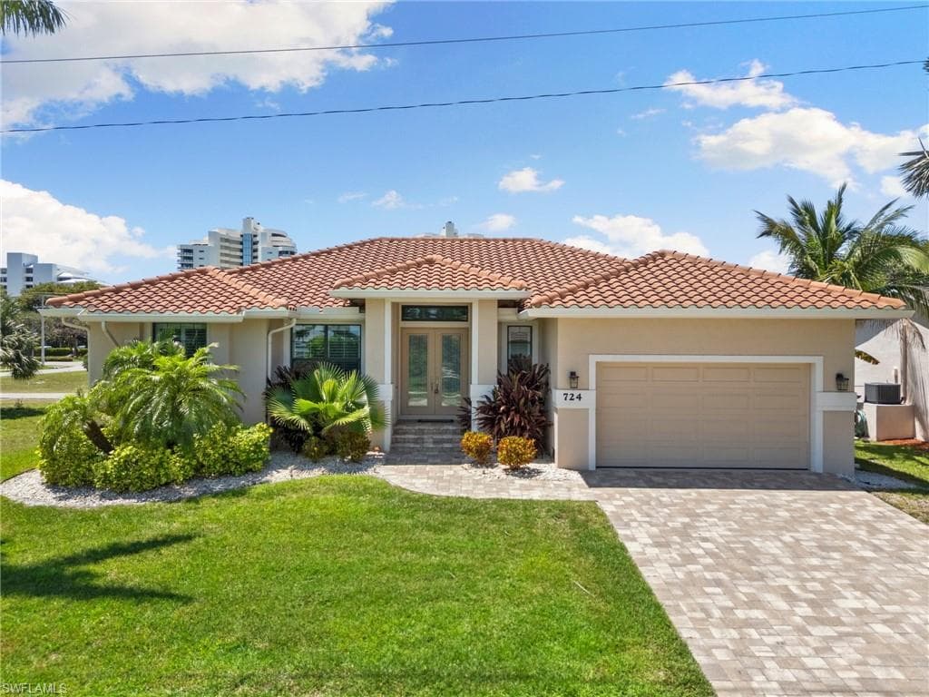 724 Seagrape Dr, Marco Island, photo 2