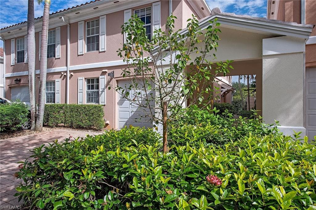 5697 Cove Cir #42, Naples