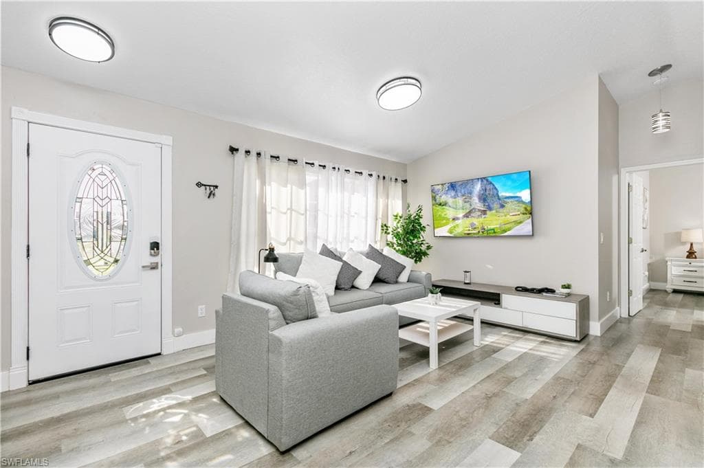 5608 Mandarin Ct, Davenport, photo 2