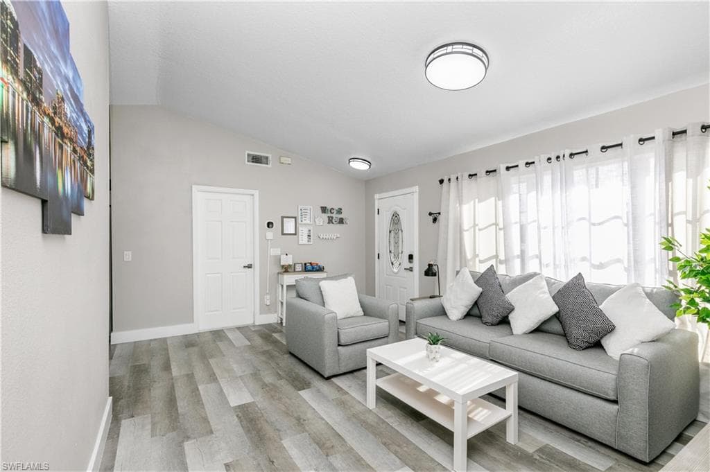 5608 Mandarin Ct, Davenport, photo 3