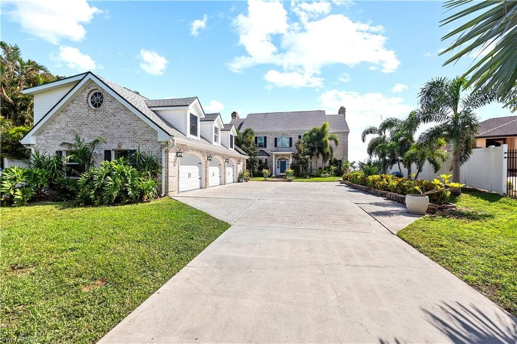 1807 Coral Cir, North Fort Myers, photo 2