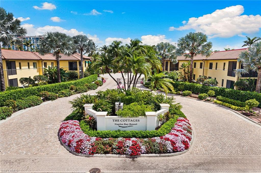 1015 Sandpiper St #d105, Naples