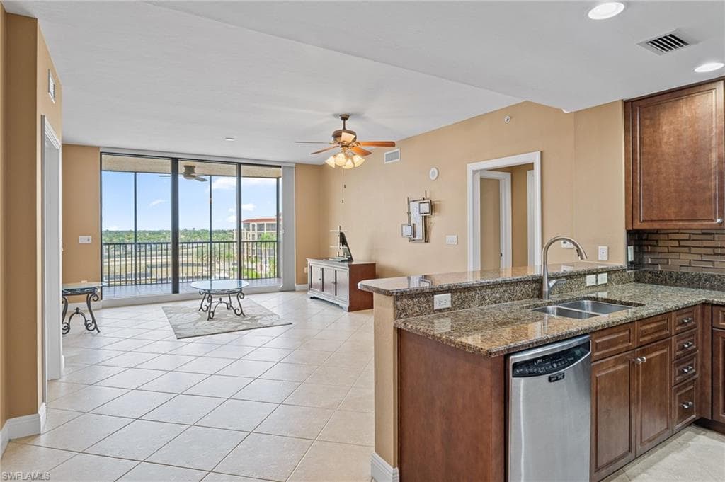 5793 Cape Harbour Dr #615, Cape Coral, photo 3