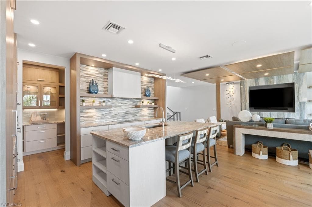 121 Barefoot Cir #16, Bonita Springs