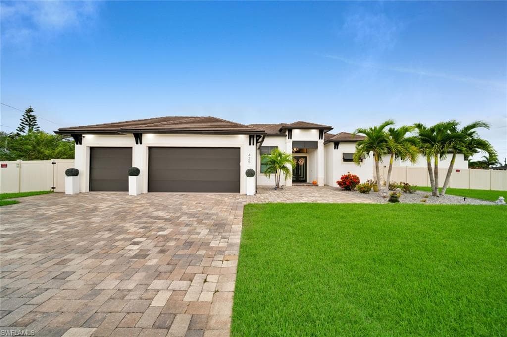 425 15th St, Cape Coral, photo 2