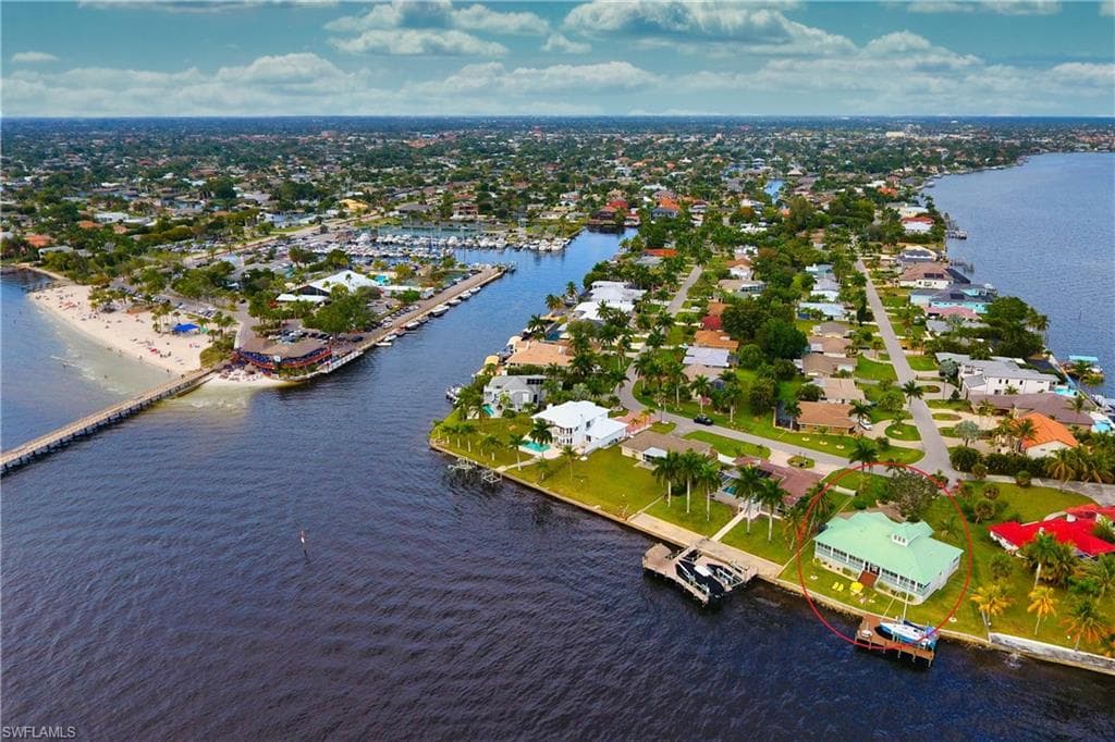 1218 Flamingo Dr, Cape Coral, photo 2