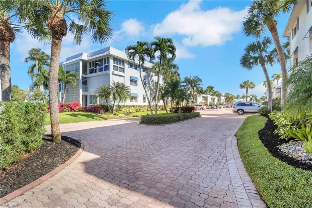 2100 Gulf Shore Blvd #113, Naples, photo 3