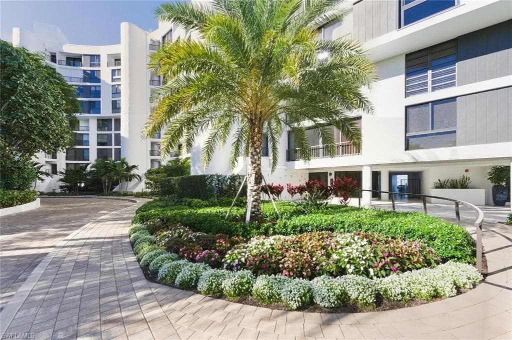 2378 Gulf Shore Blvd #303, Naples, photo 2